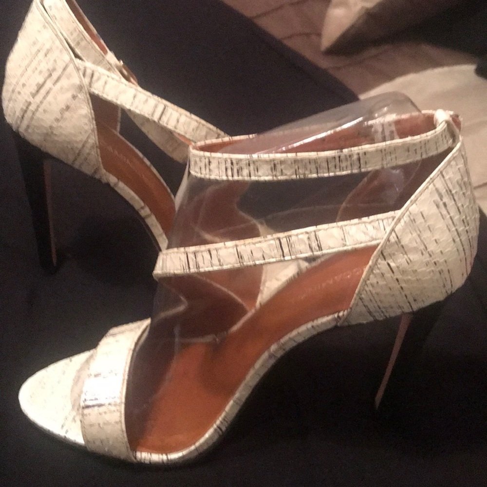 Shoes - Picture 3 of 8